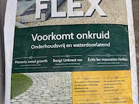3 zakken superfijn voegzand wit en 1 zak stoneflex voegenzand - afbeelding 2 van  2