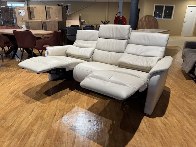 3-zits bank, beige leer, elektrisch verstelbare relaxfunctie - afbeelding 2 van  6