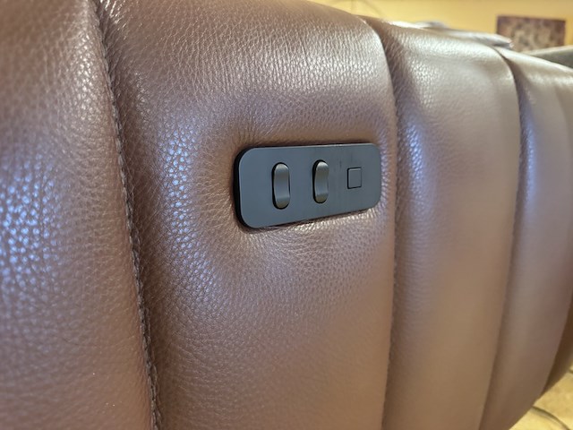 3-zits bank, bruin leder, elektrisch verstelbaar, verstelbare neksteunen - afbeelding 5 van  6