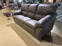 3-zits bank, taupe leer, houten poten - afbeelding 3 van  5