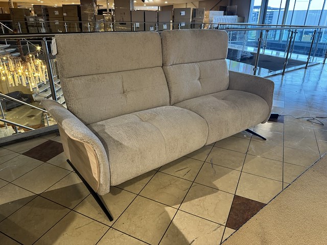 3-zits bank, wit stof, elektrisch verstelbare relaxfunctie, zwarte poten - afbeelding 3 van  4