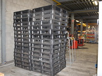 30 kunststof euro-pallets. - afbeelding 1 van  2