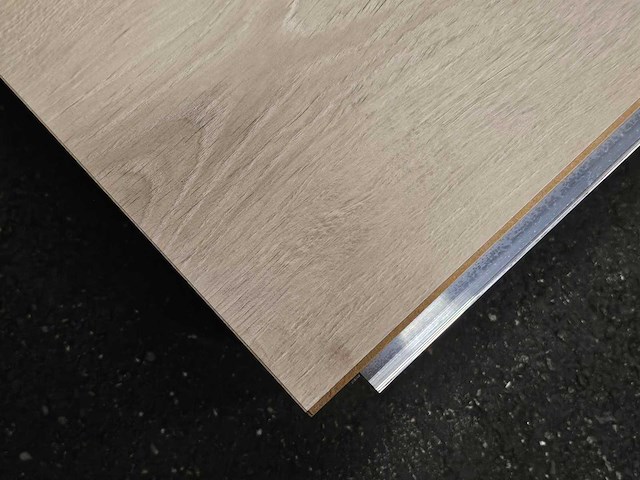 30 m2 laminaat xl plank - 2410 x 241 x 12,3 mm - afbeelding 2 van  3