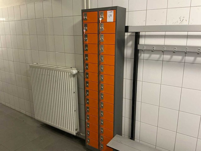 30-vaks lockerkast - afbeelding 1 van  3