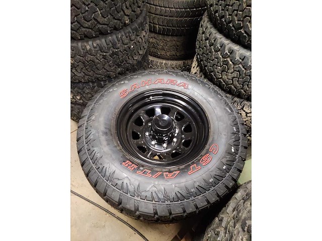 305/70r17 - 8x165,1 of 8x6,5” - velg - afbeelding 1 van  9