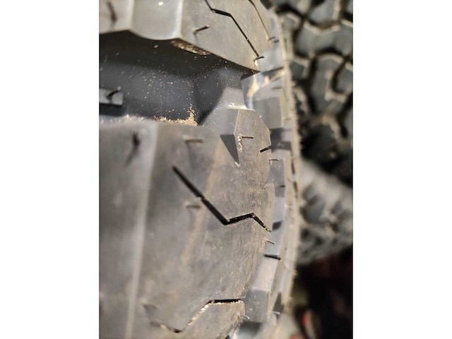 305/70r17 - 8x165,1 of 8x6,5” - velg - afbeelding 6 van  9
