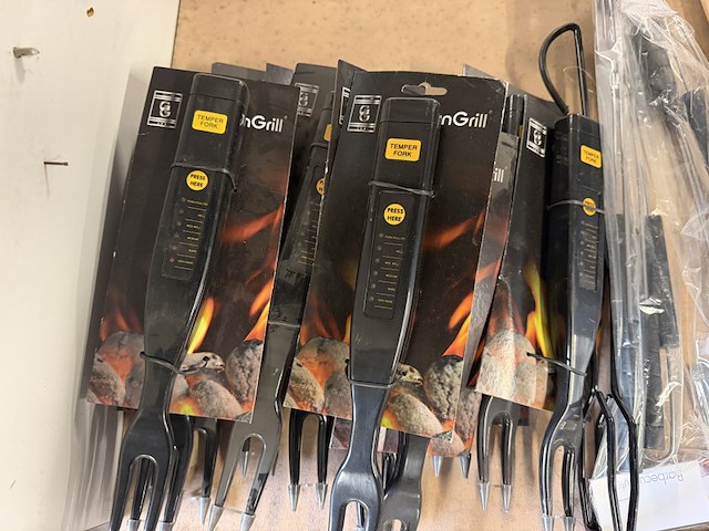 30x bbq accessoires w.o. vork, schoonmaakborstel w.o. patton - afbeelding 3 van  6