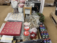 30x kerstartikelen w.o. kerstpoppen, kerstboom, lantaarn, kransen - afbeelding 1 van  8