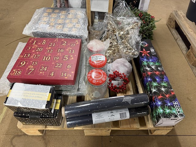 30x kerstartikelen w.o. kerstpoppen, kerstboom, lantaarn, kransen - afbeelding 2 van  8