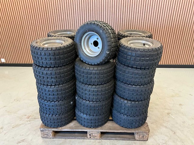 30x ongebruikt band met velg 17x8.00-8 - afbeelding 2 van  6