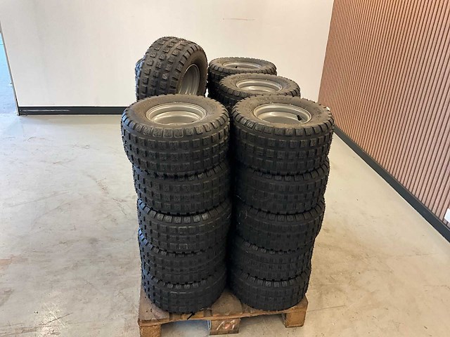 30x ongebruikt band met velg 17x8.00-8 - afbeelding 3 van  6