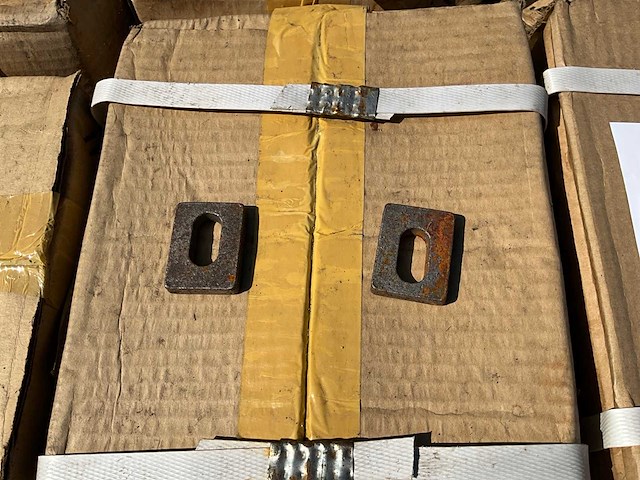 30x40x8 mm bevestigingplaat (17500x) - afbeelding 1 van  1