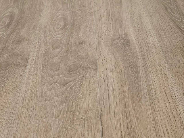 31 m2 laminaat plank - 1285 x 192 x 8 mm - afbeelding 1 van  3