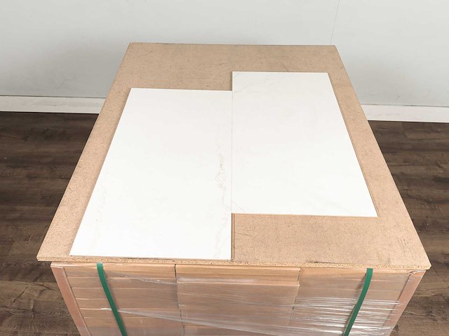 31 m2 laminaat tegel - 810 x 400 x 8 mm - afbeelding 3 van  4