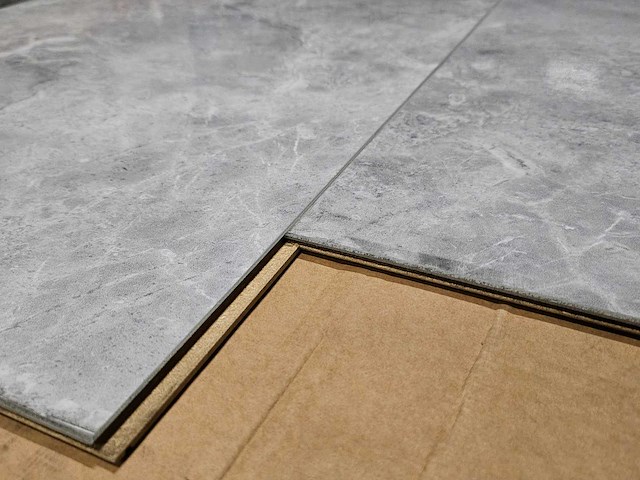 31 m2 laminaat tegel - 810 x 400 x 8 mm - afbeelding 2 van  3
