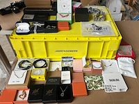31x sieraden en accessoires w.o. myka, joöli's, addà gems, guess, oak & luna - afbeelding 1 van  8