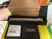 31x sieraden en accessoires w.o. myka, joöli's, addà gems, guess, oak & luna - afbeelding 3 van  8