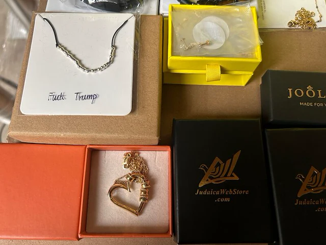 31x sieraden en accessoires w.o. myka, joöli's, addà gems, guess, oak & luna - afbeelding 4 van  8
