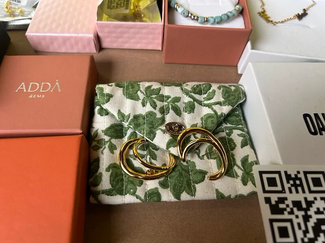 31x sieraden en accessoires w.o. myka, joöli's, addà gems, guess, oak & luna - afbeelding 5 van  8