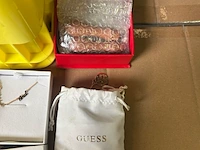31x sieraden en accessoires w.o. myka, joöli's, addà gems, guess, oak & luna - afbeelding 6 van  8