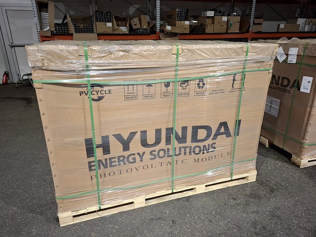31x zonnepaneel hyundai, hie-s 415vg - afbeelding 1 van  6