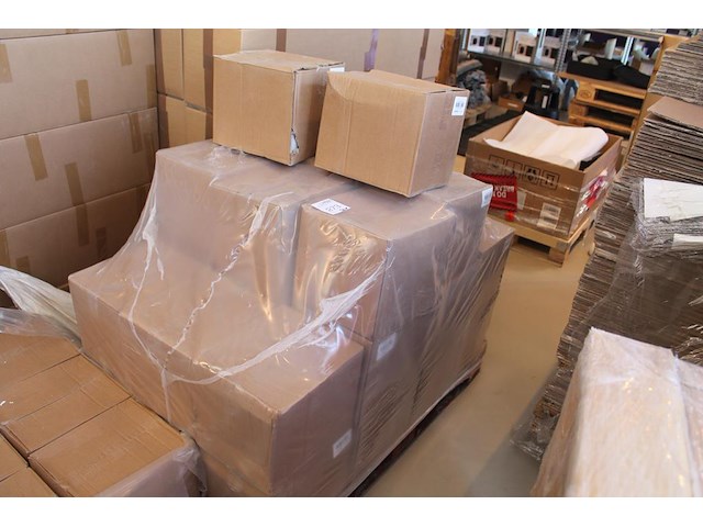 32 betonnen voeten t.b.v. laadpalen. - afbeelding 1 van  4