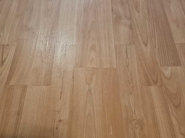 32 m2 laminaat plank watervast - 1383 x 193 x 6 mm - afbeelding 1 van  2