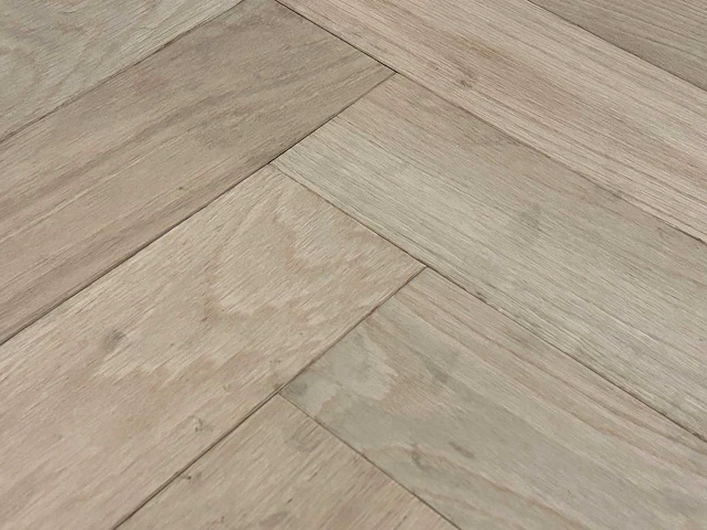 32 m2 parket eiken onbehandeld visgraat - 540 x 90 x 12,7 mm - afbeelding 1 van  3