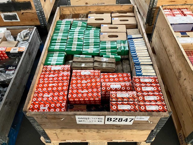 327 kg net bearings from skf, fag, ina and others - afbeelding 1 van  8