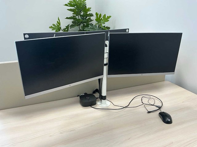 33 monitoren met 13 dockingstations - afbeelding 14 van  17