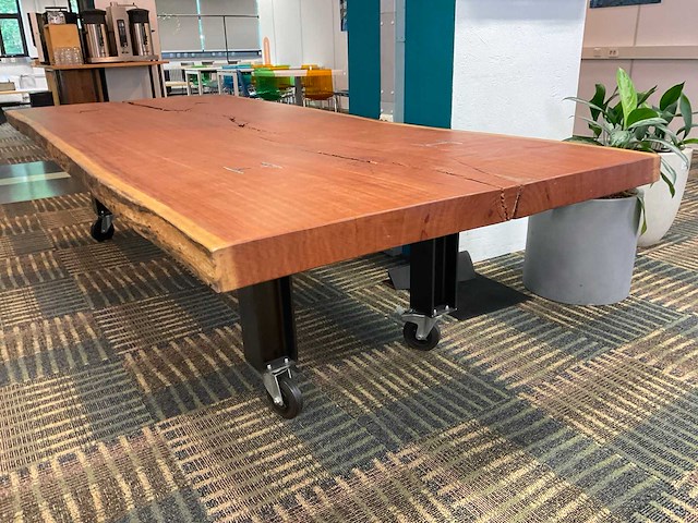330x135cm industriële boomstam tafel - afbeelding 4 van  6