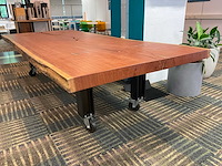 330x135cm industriële boomstam tafel - afbeelding 4 van  6