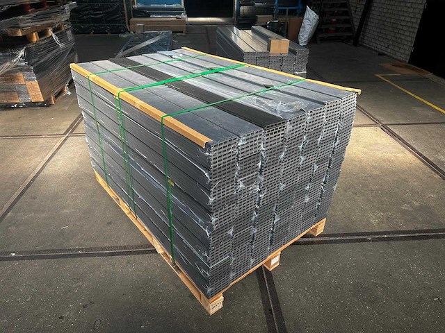 336x composiet schuttingplank zwart / antraciet - 182,5x15,4x2 cm - houten tuinomheining - afbeelding 3 van  4