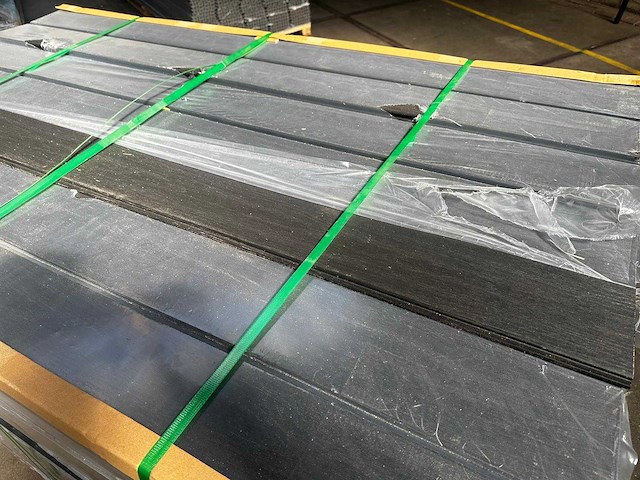 336x composiet schuttingplank zwart / antraciet - 182,5x15,4x2 cm - houten tuinomheining - afbeelding 3 van  4
