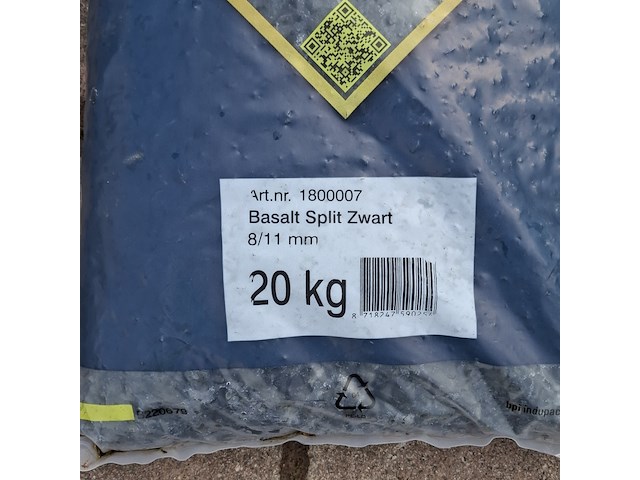 33x zak basalt split a 20 kg gardenlux, zwart - afbeelding 3 van  5