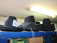 34 cowboy hoeden. - afbeelding 2 van  2