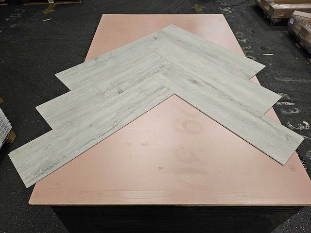 34 m2 pvc spc click visgraat - 610 x 150 x 4 mm - afbeelding 3 van  3