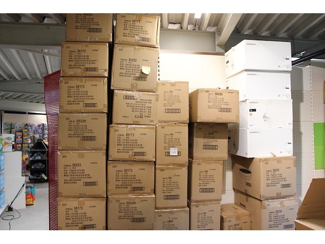 35 dozen met solarcovers in diverse maten w.o. doorsnede 488 cm, 640 cm, 549 cm en 732 x 366 cm. totaal rui... - afbeelding 1 van  2