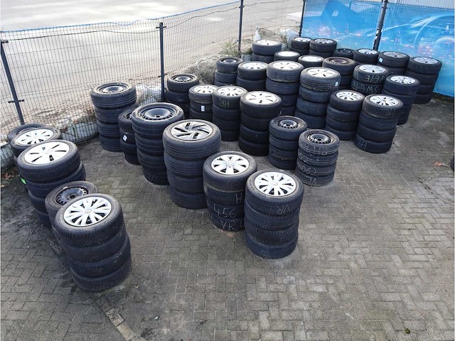 35 sets stalen velgen met banden - afbeelding 1 van  36