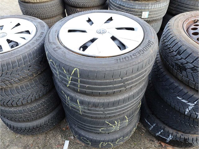 35 sets stalen velgen met banden - afbeelding 36 van  36