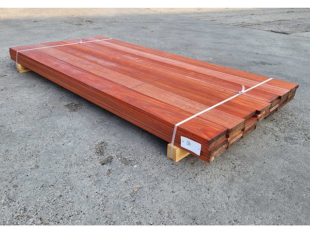 35 x padouk planken 21 x 140mm , lengte 215cm ( 10.5 m2 ) - afbeelding 1 van  5