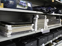 37 fotolijsten in diverse soorten en maten w.o. 35 x 100 cm en 40 x 40 cm - afbeelding 2 van  2