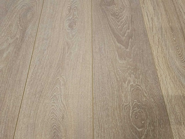 37 m2 laminaat plank - 1285 x 192 x 8 mm - afbeelding 1 van  3