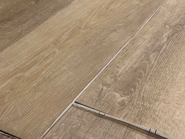 37 m2 pvc zelfklevend stroken - 1219 x 184 x 2,5 mm - afbeelding 2 van  3