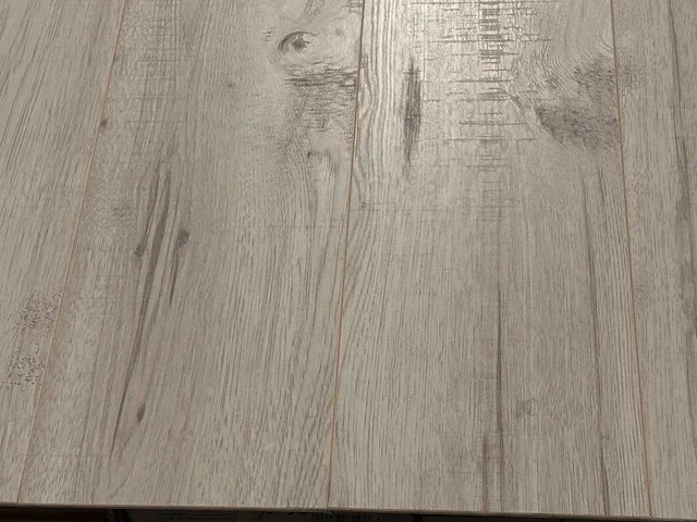 38 m2 laminaat plank - 1383 x 193 x 8 mm - afbeelding 1 van  3