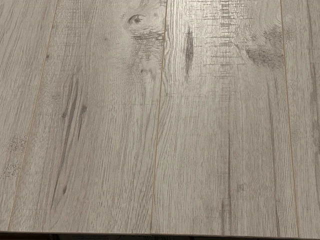 38 m2 laminaat plank - 1383 x 193 x 8 mm - afbeelding 1 van  3