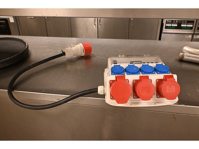 380v-230v stroomverdeelkast - afbeelding 1 van  2
