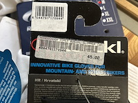 38x fietsonderdelen en accessoires w.o. handschoenen, achterzitje w.o. urban iki, bobike, bbb - afbeelding 6 van  14