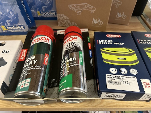 38x fietsonderdelen en accessoires w.o. handschoenen, achterzitje w.o. urban iki, bobike, bbb - afbeelding 11 van  14