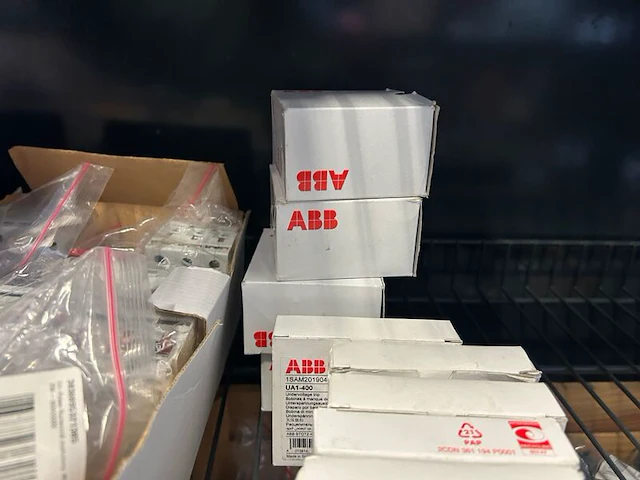 38x installatie- en schakelmateriaal w.o. abb - afbeelding 5 van  6